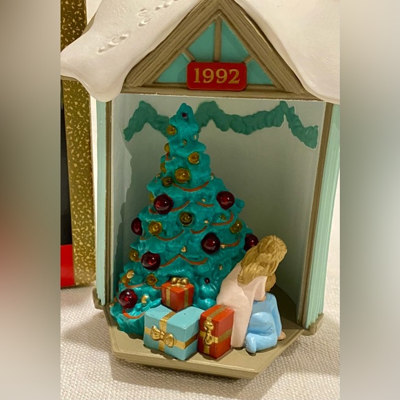 Hallmark Christmas ornament - Look It’s Santa - 1992 with lighting - Picture 2 of 8